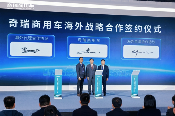 10海外签约.jpg
