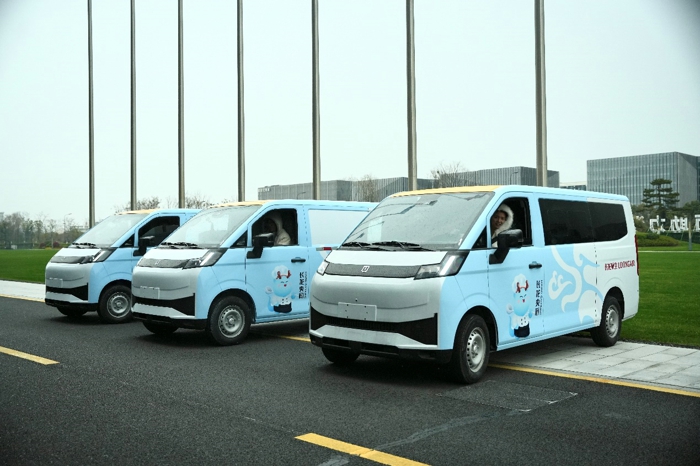 程新能源商用车助力长龙航空绿色运营3.jpg