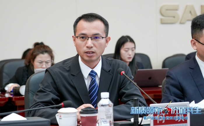 【第一商用车网 原创】3月31日，在三一传统的“好日子”这一天，三一重卡在长沙举行2026客户运营大会暨新品发布会，放了一系列大招：行业首创“魔擎智驱”双电机技术、首台双电机重卡、“1+7”新品矩阵、智运通3.0、升级后的直服体系、AI虚拟主持人卡小圣……而梁林河在本次发布会上说的另一句话，更让人心怀憧憬：“下一个四年，三一要造无人卡车。”