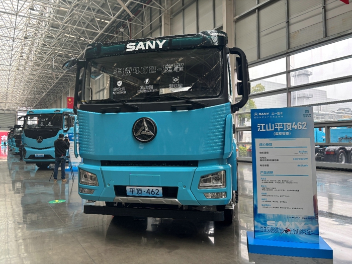 三一江山平顶462引领电动重卡新时代.jpg
