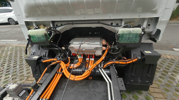 乘龙翼威2冷链纯电轻卡：冷链运输“鲜”锋 高效创富更省心2.jpg