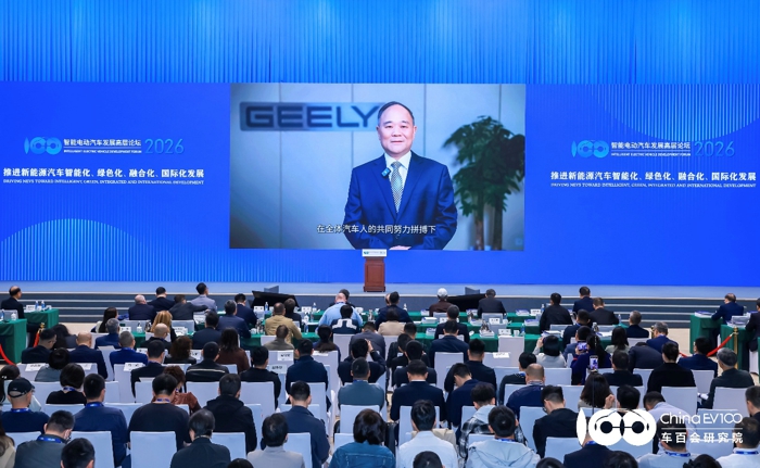 吉利控股集团董事长  李书福.jpg