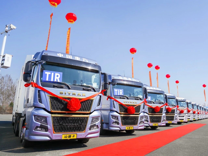 汕德卡TIR跨境运输牵引车赋能中俄跨境物流全面升级！1.jpg