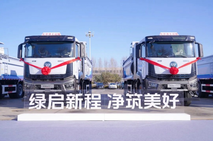 欧曼银河纯电渣土车（充电.jpg