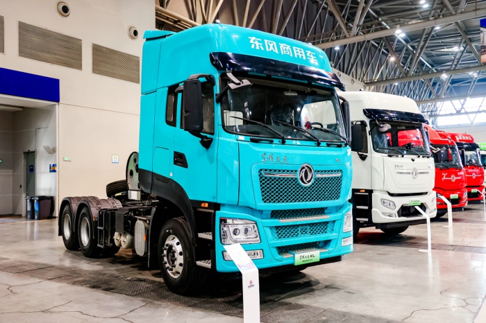 东风天龙牵引车26年会2.jpg