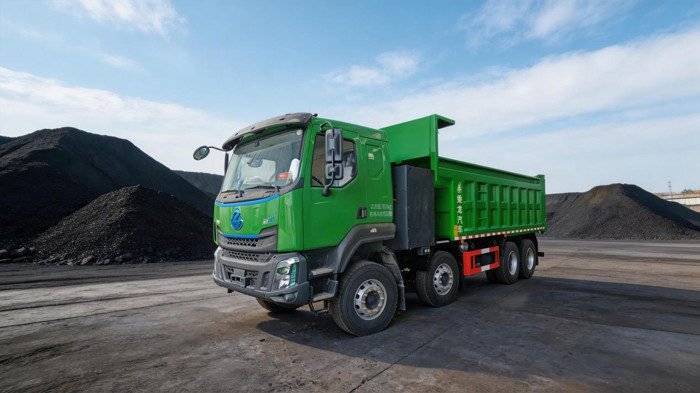 乘龙H5 8X4轻量化纯电自卸助卡友赢在起跑线.png