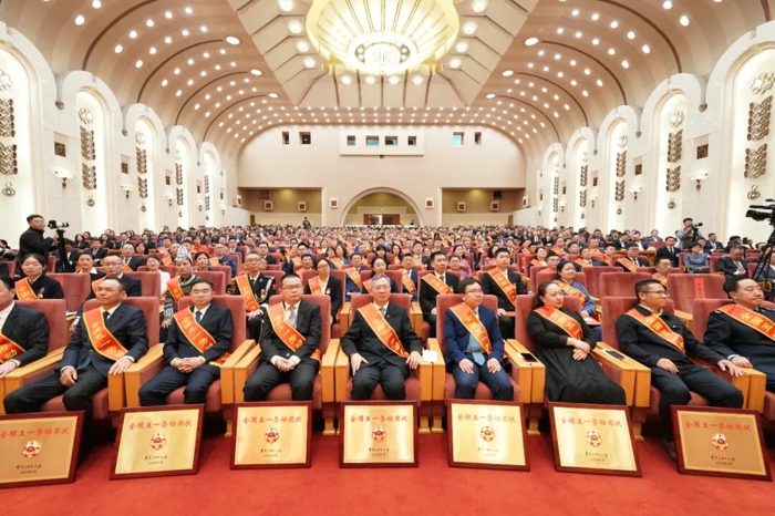 宇通重工荣获2026年全国五一劳动奖状，.jpg