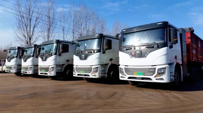 徐工电动牵引车.jpg