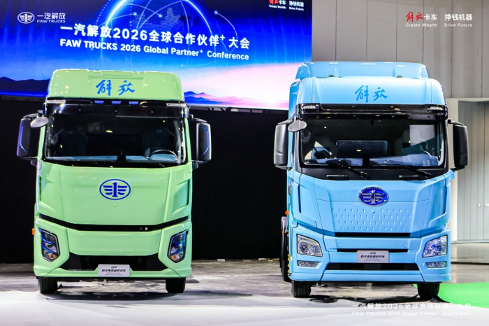 解放新能源牵引车26年会.jpg