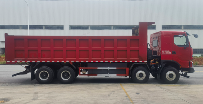 工程创富就选乘龙H7 8X4纯电自卸车3.png