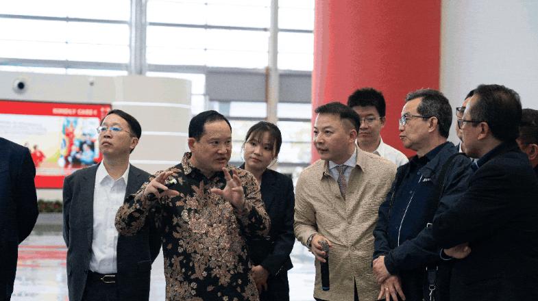 三一SE588电动重卡正式交付印尼头部能源企业2.jpg