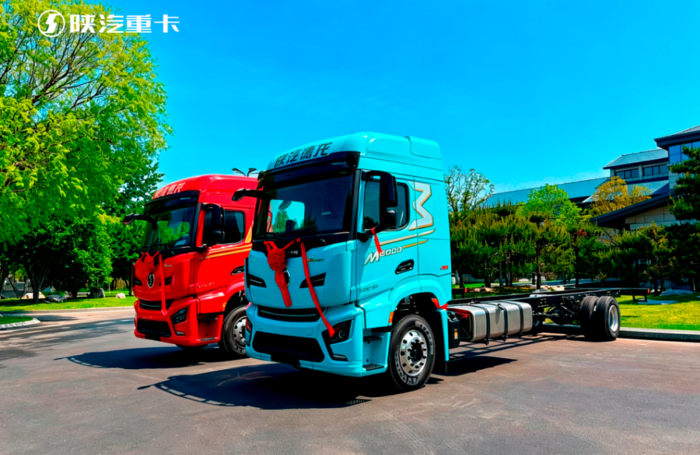 陕汽德龙M6000 载货车.png