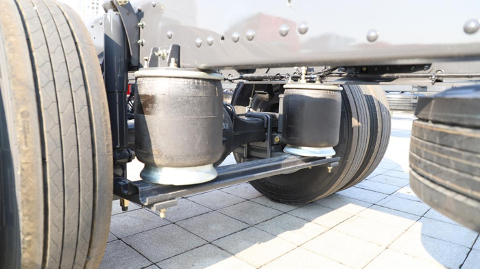 冷链运输首选7米8乘龙H5V冷藏车3.png