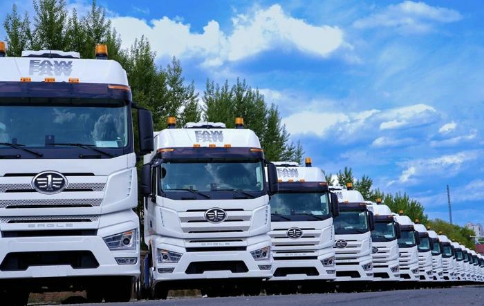 解放J7牵引车.jpg
