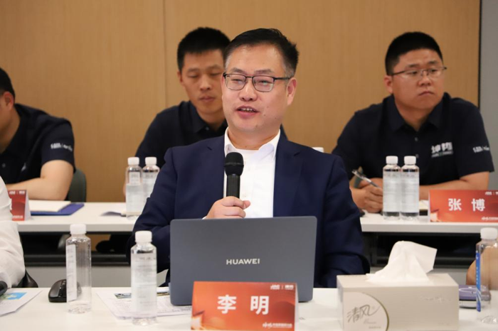 坤鹏ET9引领高端电动轻卡未来.png