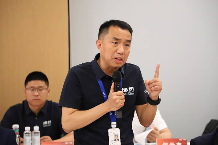 坤鹏ET9引领高端电动轻卡未来2.png