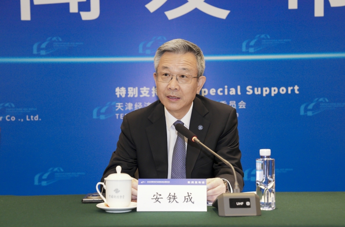 安铁成.jpg