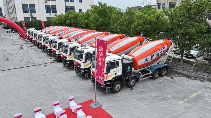 豪沃TX新能源搅拌车100台战略签约暨首批30台盛大交付！2.png