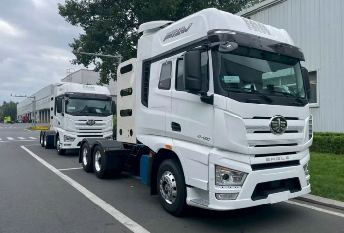 解放J7高端牵引车（CNG.jpg