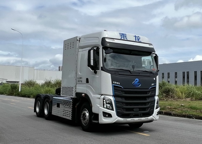 乘龙燃料电池半挂牵引车.jpg
