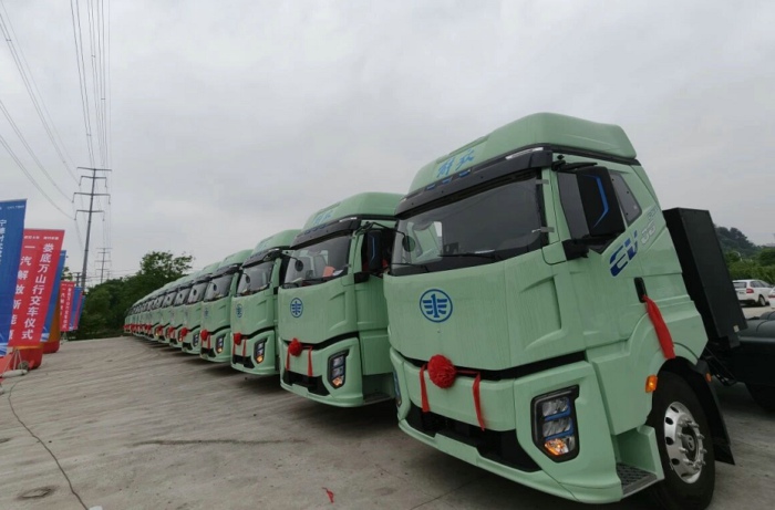 解放J6P国轩608充电版新能源牵引车2.jpg