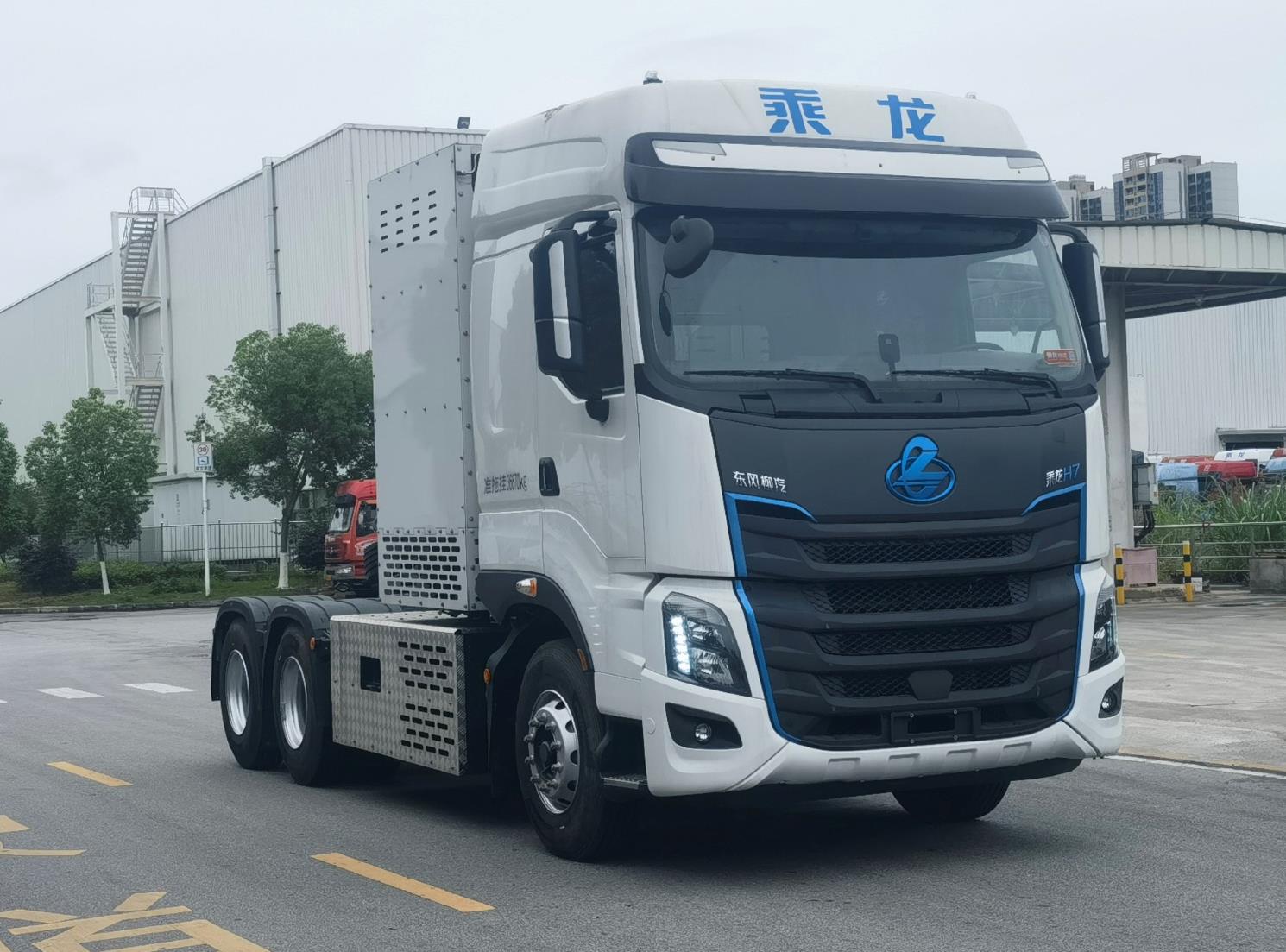 东风柳汽燃料电池牵引车.jpg
