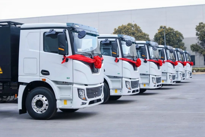 徐工新能源轻量化纯电动换电牵引车2.jpg