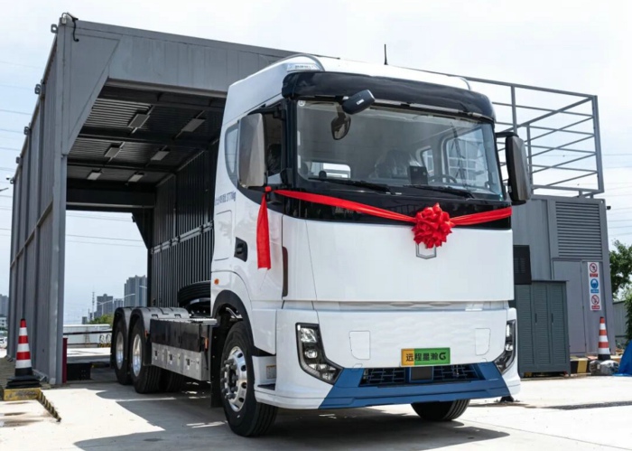 远程换电牵引车+换电站.jpg