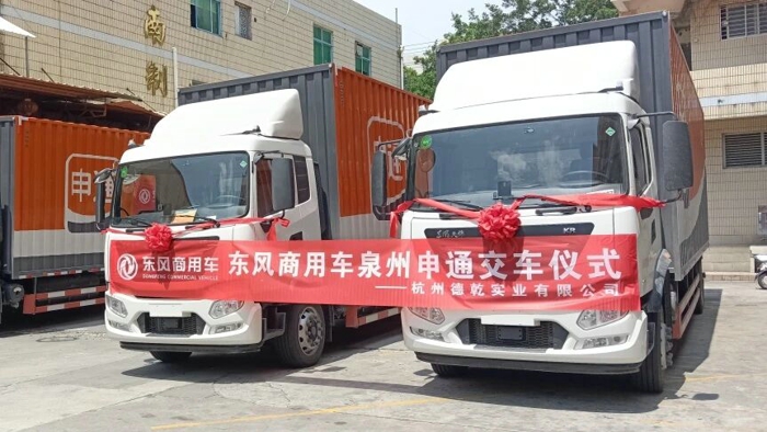 东风康明斯&申通快递30台高效运力正式交付5.jpg