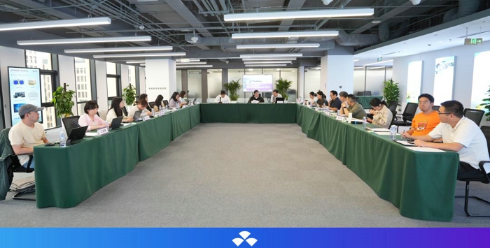 《电动重卡换电接口编码与追溯》等三项团体标准编制启动会于北京顺利召开1.jpg
