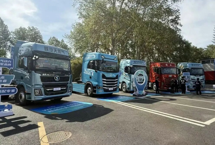 搭载潍柴ng4.0pro的牵引车.jpg