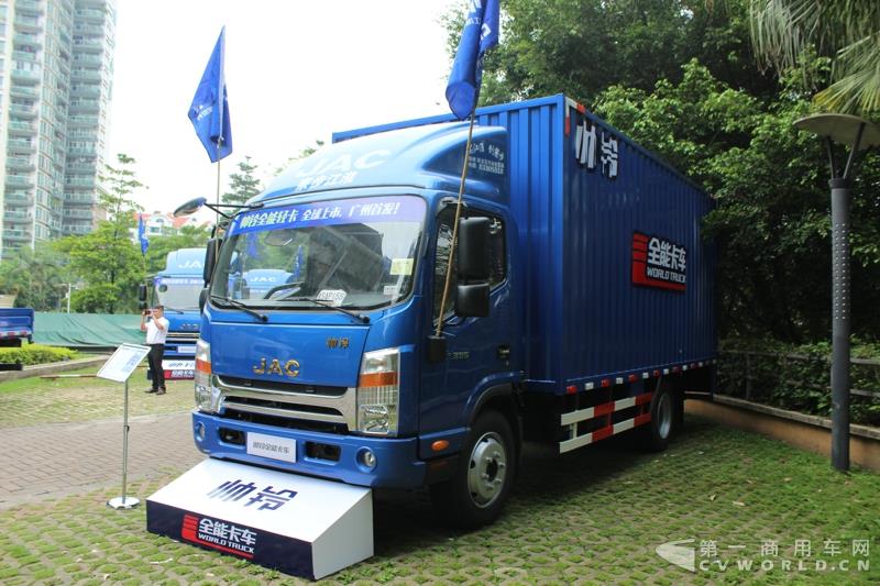 搭载康明斯动力帅铃全能卡车