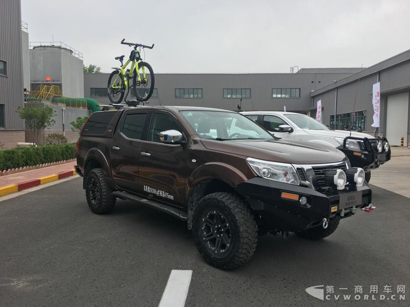郑州日产新推出的高端皮卡纳瓦拉