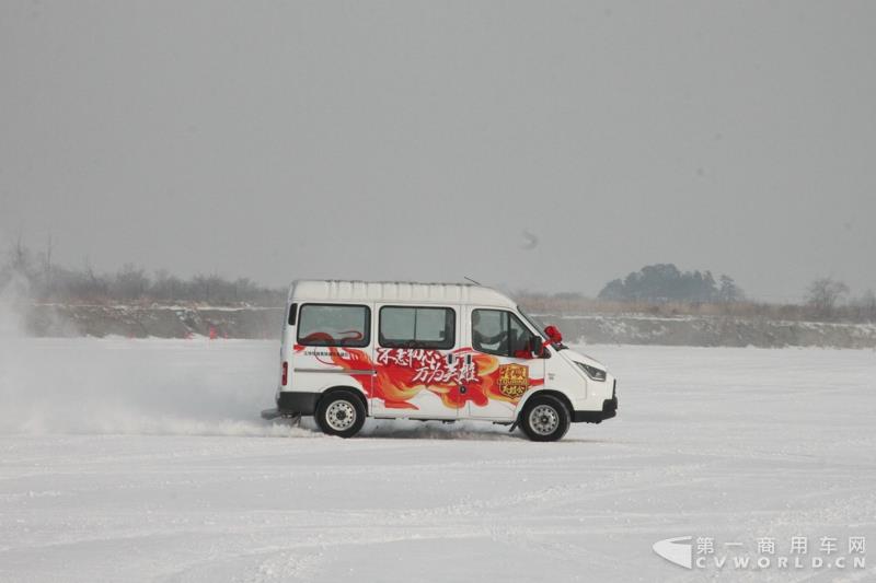 江铃特顺黑河英雄会冰雪挑战激情上演