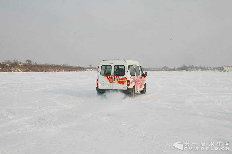 江铃特顺黑河英雄会冰雪挑战激情上演