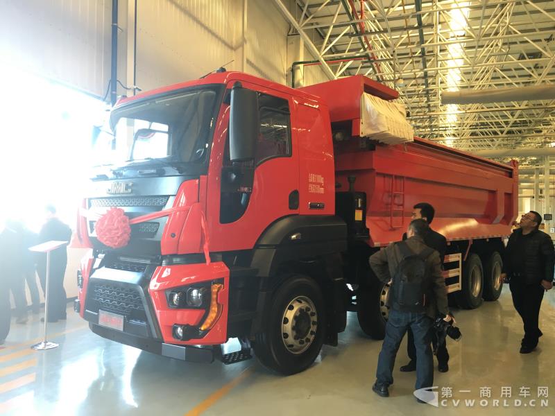 自卸车