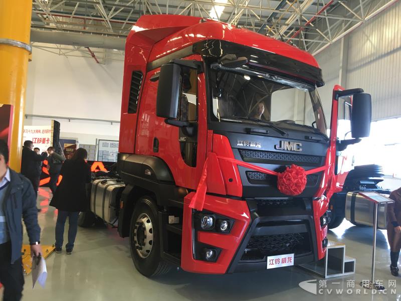 江铃威龙6X4 13L牵引车