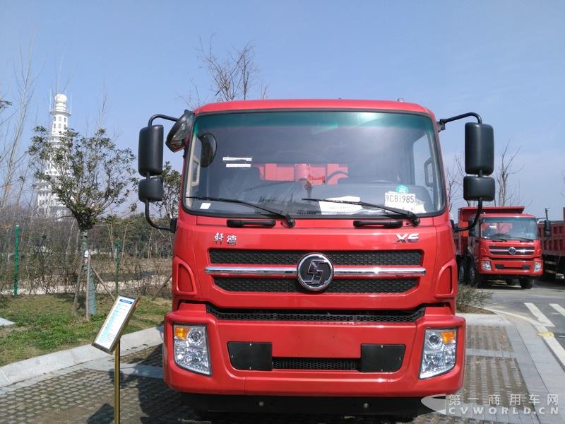 陕汽轩德4系6×2轻量化自卸车