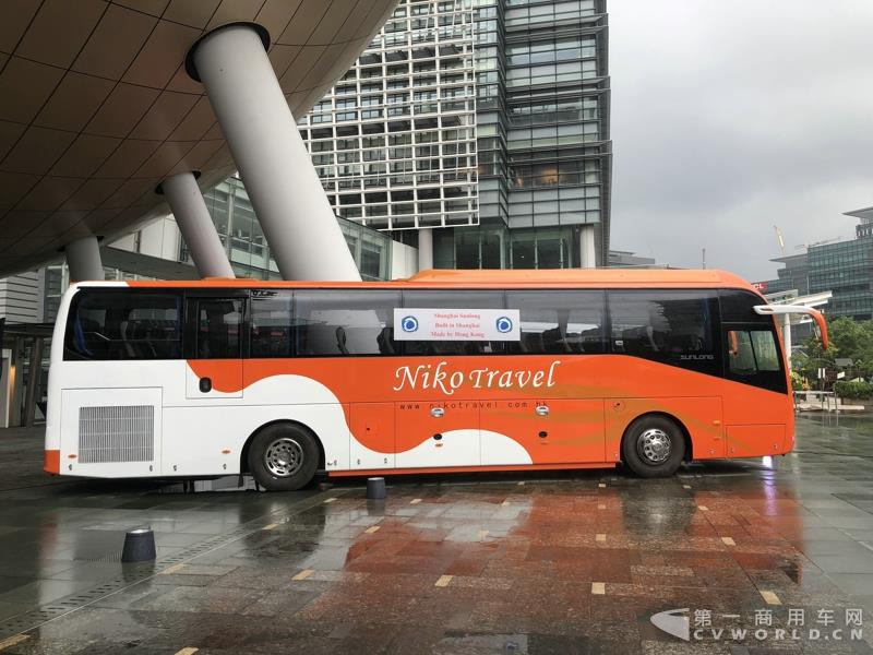 申龙SLK6116HKB欧六柴油客车，全部采用奔驰底盘