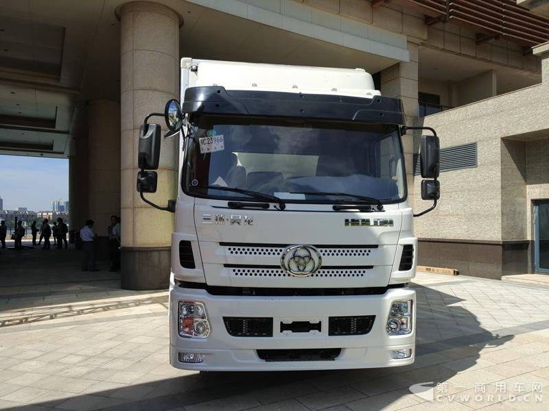 三环昊龙纯电动物流车