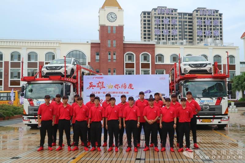 颁奖典礼前选手合影