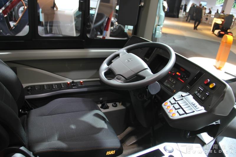 沃尔沃插电式混合动力公交车内饰