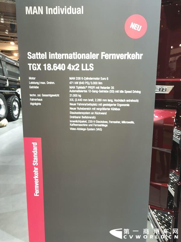 9月19日，第67届汉诺威国际商用车及零部件展开幕。作为国际上享誉盛名的商用车展览盛会，汉诺威车展从不缺吸引眼球的参展车辆，而这些参展车辆中，新品车型无疑更受瞩目。本届汉诺威车展，奔驰、曼恩、斯堪尼亚、沃尔沃、依维柯等主要品牌均有新品重卡车型发布或展出。具体有哪些车呢？请看第一商用车网的报道。图为奔驰展馆前展示的一款越野车