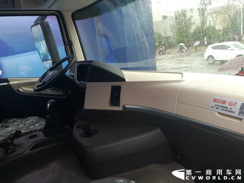 联合卡车550马力重卡新车亮相