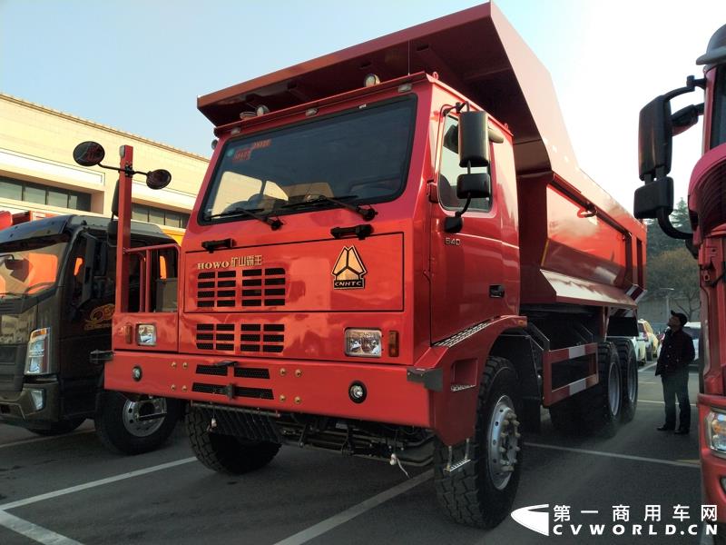 中国重汽2019年会展车第【9】张 豪沃矿山霸王