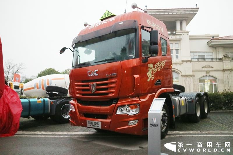 联合卡车U420危化品运输车