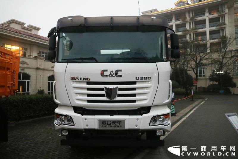 联合卡车U380国六LNG搅拌车