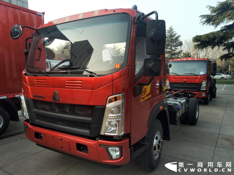 中国重汽2019年会展车第【13】张 豪沃轻卡L2W·33