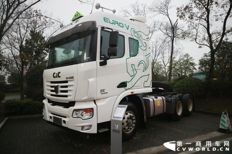 联合卡车U440危化品运输车