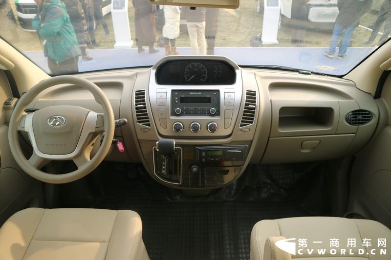 大通FCV80内饰